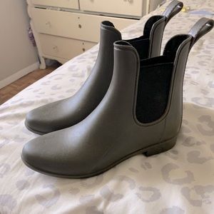 Short Army Green Rainboot